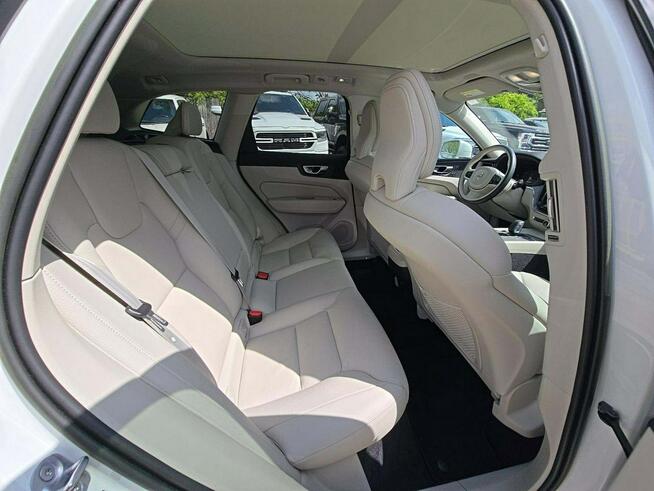 Volvo XC 60 AWD / Bright Theme / niski przebieg