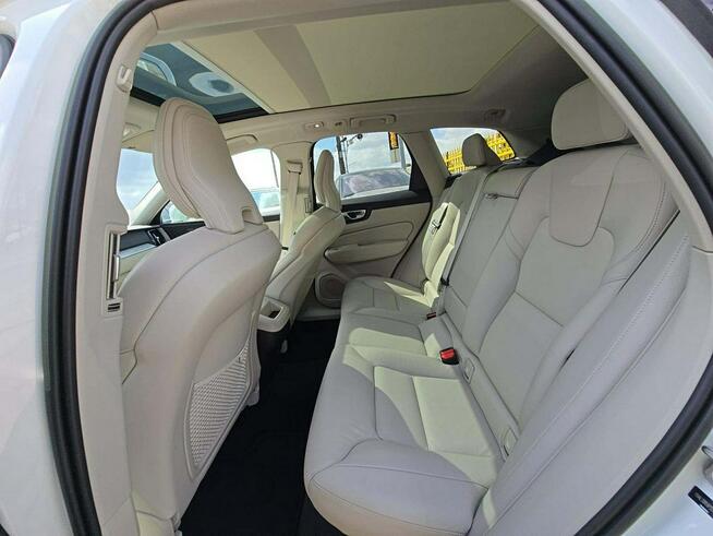 Volvo XC 60 AWD / Bright Theme / niski przebieg