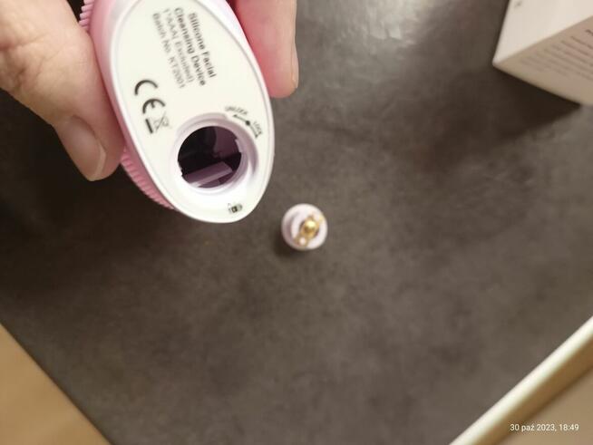 Szczoteczka masażer ultradźwiękowy do mycia twarzy