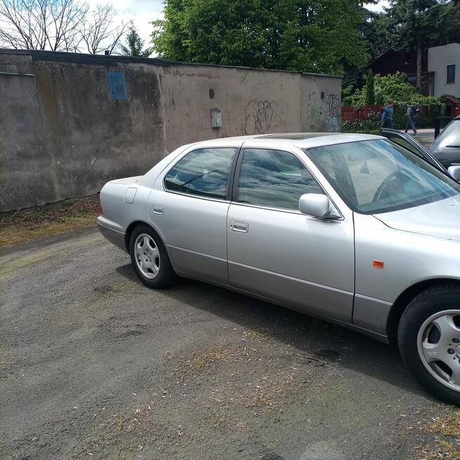 Lexus LS 400
