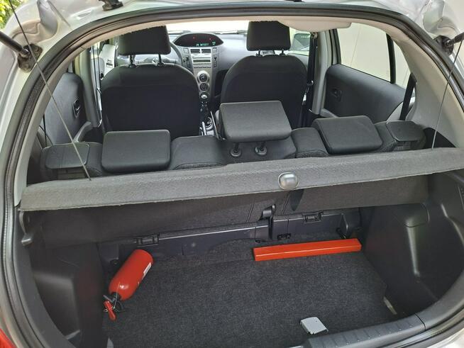 Toyota Auris Salon polska mały przebieg ważne opłaty