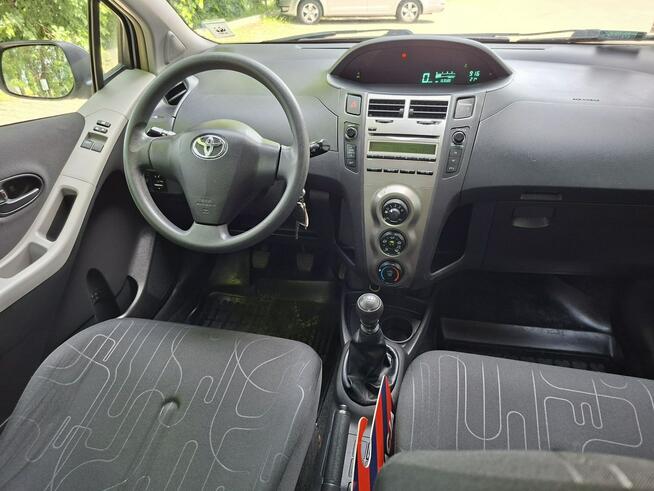 Toyota Auris Salon polska mały przebieg ważne opłaty