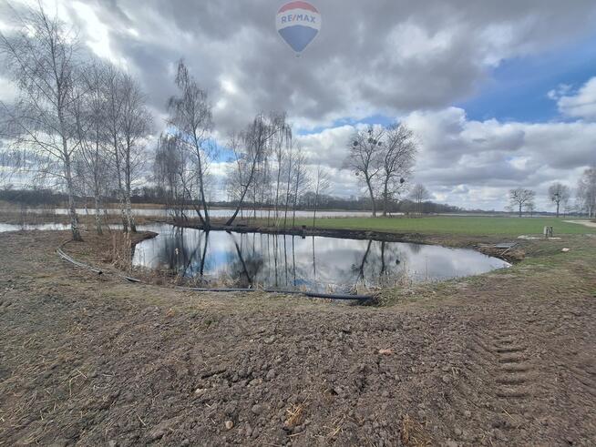 Działka 5178 m² z linią brzegową oraz stawem