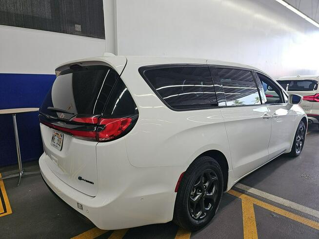 Chrysler Pacifica LIMITED / Wersja S / Kanada / niski przebieg