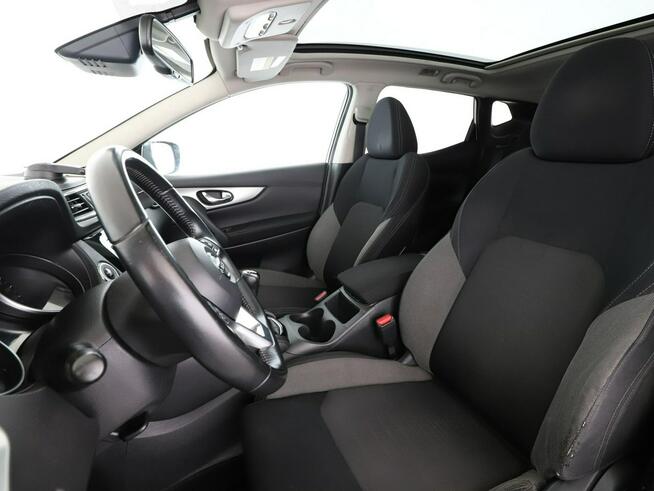 Nissan Qashqai lift panorama klima auto navi kamera i czujniki parkowania hak