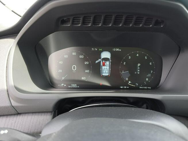 Volvo XC 90 AWD / mała szkoda / niski przebieg