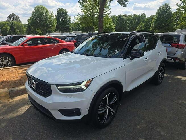 Volvo XC 40 R-Design / 4x4 / niski przebieg