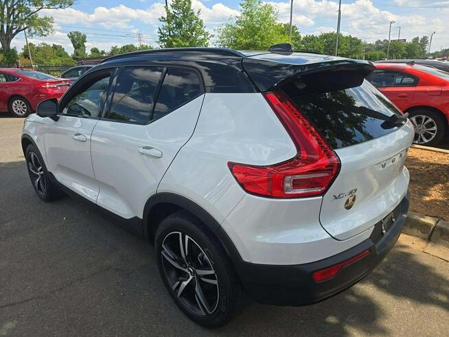 Volvo XC 40 R-Design / 4x4 / niski przebieg