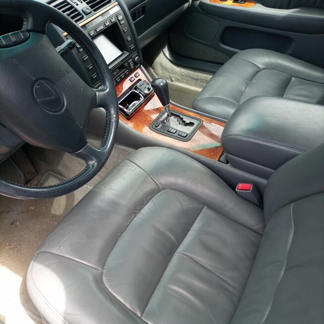Lexus LS 400