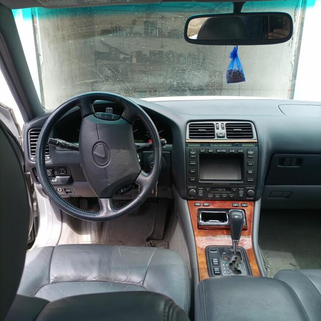 Lexus LS 400