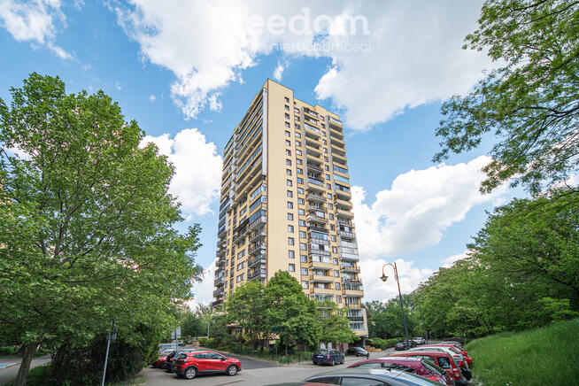 32,5 m2 z osobną kuchnią i dużym balkonem | metro