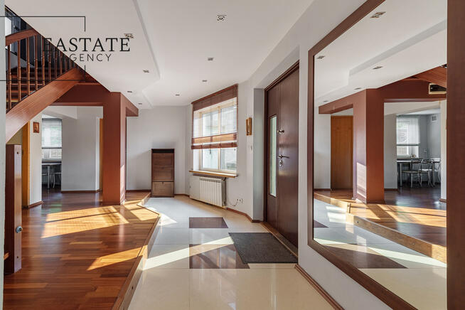 Dom wolnostojący z dużą działką 942 m² | Stare Włochy | ul. Husarska | Potencjał inwestycyjny