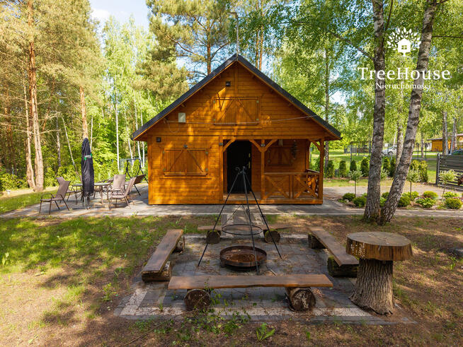 Dom rekreacyjny nad jeziorem w cichej okolicy