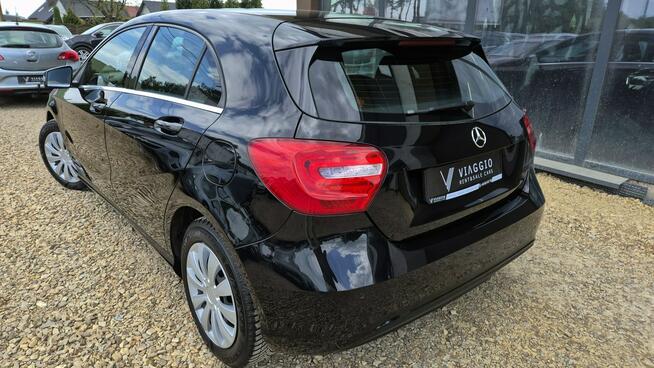 Mercedes-Benz A180 122km BENZYNA bi-xenon NAVI skóra PDC serwis 2015