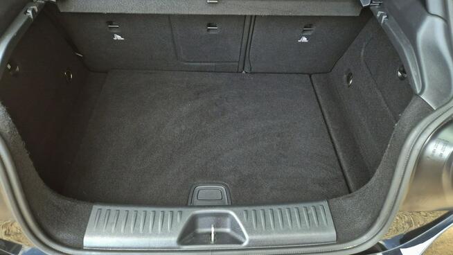 Mercedes-Benz A180 122km BENZYNA bi-xenon NAVI skóra PDC serwis 2015