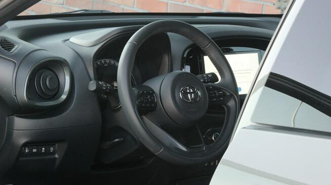 Toyota Aygo X FullLed*Navi*Kamera*2xPdc*Klimatr*Andr*Radar*AsysToru*GrzFot*Alu*Temp