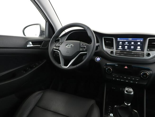 Hyundai Tucson skóra navi PDC grzane fotele tempomat klima-auto.