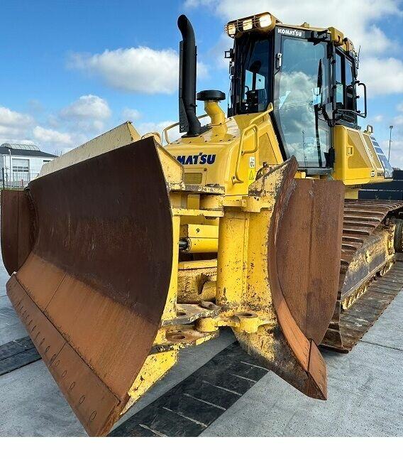 SPYCHARKA KOMATSU D61PXI-23