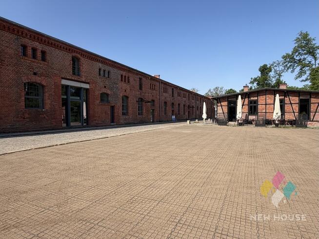 Koszary, 389 m2, parking, dwa piętra, nowoczesne.