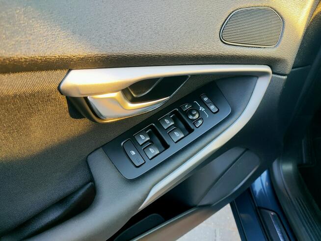 Volvo V40 2.0 D2 Momentum Automat Klimatyzacja PDC Nawigacja
