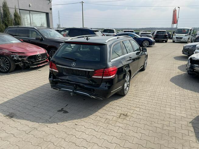 Mercedes E 200 HAK Automat Skóra Podgrzewanie Czujniki park.
