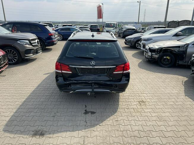 Mercedes E 200 HAK Automat Skóra Podgrzewanie Czujniki park.