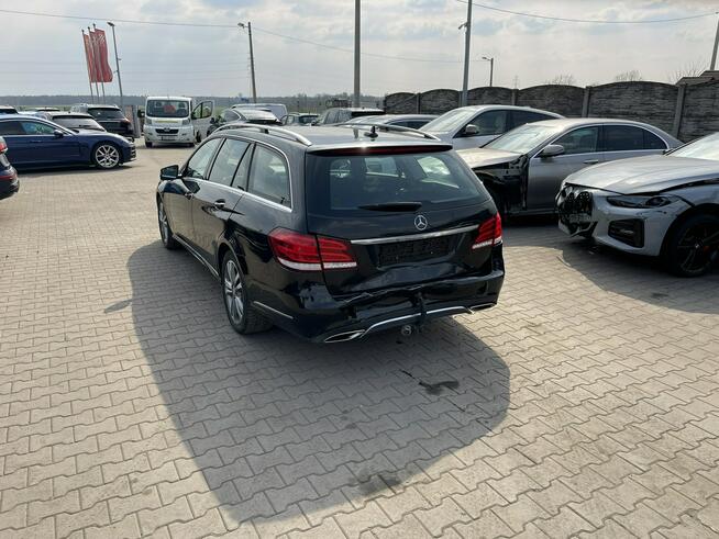 Mercedes E 200 HAK Automat Skóra Podgrzewanie Czujniki park.