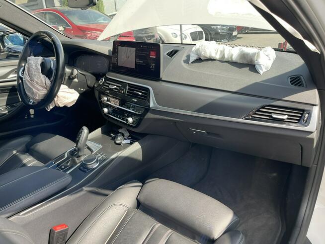 BMW 520 Mpakiet XDrive mHEV Skóra Kamera Pamięć Panorama HAK 190KM