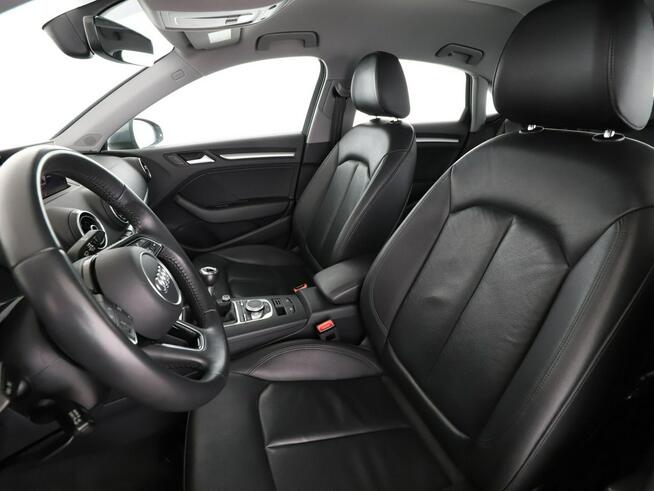Audi A3 skóra bi-xenon/LED navi klima auto grzane fotele czujniki parkowania t