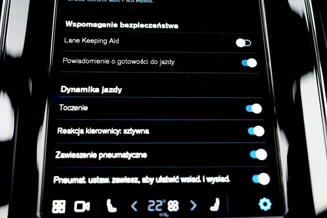 Volvo XC 60 RECHARGE panorama 4x4 kamery 360 acc blis PNEUMAT skora hak MAX OPCJA