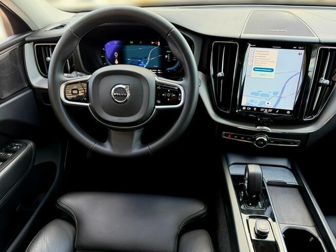 Volvo XC 60 RECHARGE panorama 4x4 kamery 360 acc blis head up skora hak MAX OPCJA