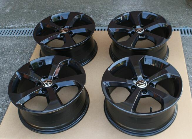 Golf V VI VII VIII Touran 5x112 17 Oryginał 5G0601025BG