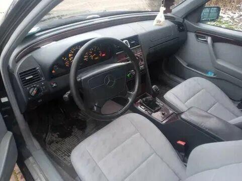 Merceses C klasa, sedan typ w202 OC zapłacone naRok.