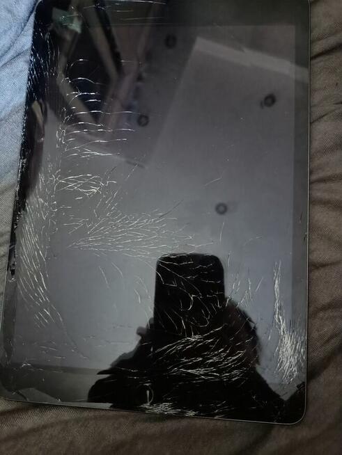 Sprzedam uszkodzonego iPad 9