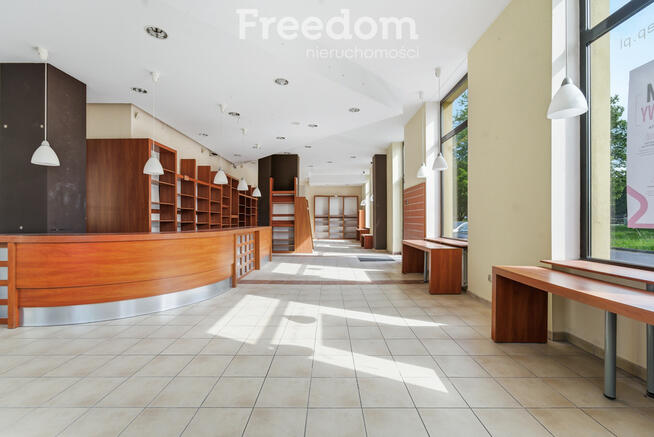 Lokal usługowy przy parku w centrum miasta