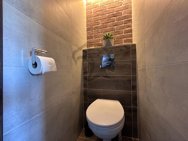 Rozkładowa baza nad koronami łódzkich drzew