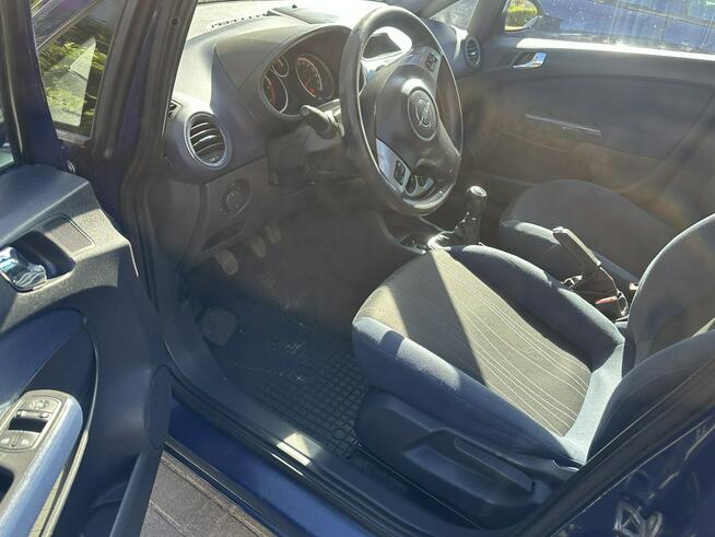 Opel Corsa 5 drzwi, opłaty na rok, klimatyzacja mrozi, Aux, Isofix, nowe opony