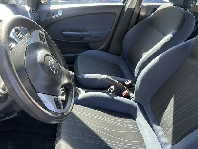 Opel Corsa 5 drzwi, opłaty na rok, klimatyzacja mrozi, Aux, Isofix, nowe opony