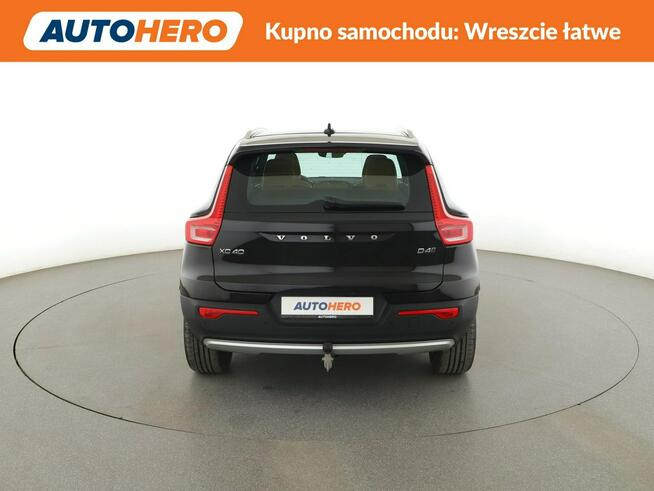 Volvo XC 40 MomentumPro automat AWD D4 skóra navi kamera grz. fotele LED tempomat