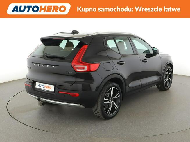 Volvo XC 40 MomentumPro automat AWD D4 skóra navi kamera grz. fotele LED tempomat
