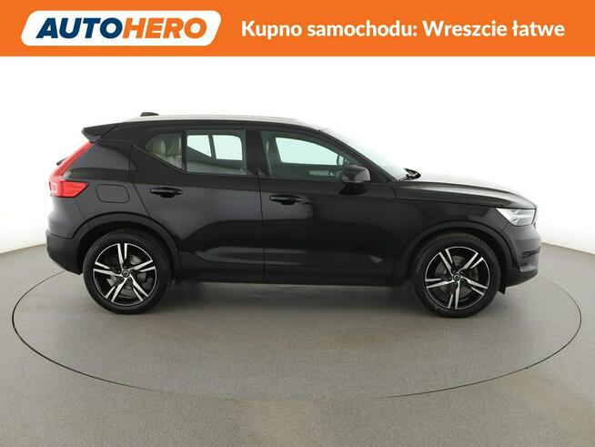 Volvo XC 40 MomentumPro automat AWD D4 skóra navi kamera grz. fotele LED tempomat