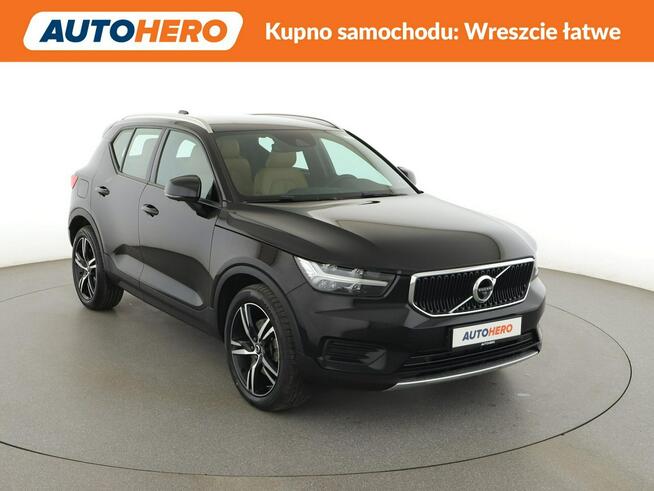 Volvo XC 40 MomentumPro automat AWD D4 skóra navi kamera grz. fotele LED tempomat