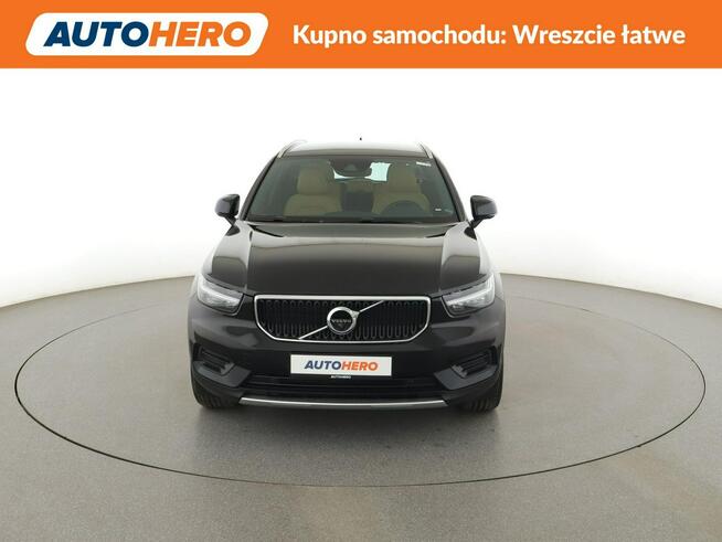Volvo XC 40 MomentumPro automat AWD D4 skóra navi kamera grz. fotele LED tempomat