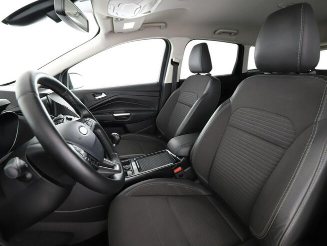 Ford Kuga półskóra klima auto navi grzane fotele kamera i czujniki parkowania