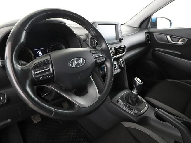 Hyundai Kona klimatyzacja LED kamera i czujniki parkowania grzane fotele i kierown