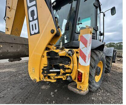 KOPARKO-ŁADOWARKA JCB 3CX SUPER