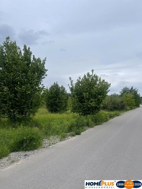 Działka 879 m² – media w drodze, las, SKM.