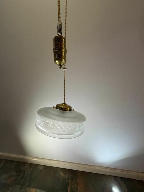 Orginalna lampa wisząca z przeciwwagą i podsufitką mosiężną