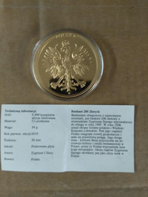 65. Medal okolicznościowy z banknotem 200 zł.