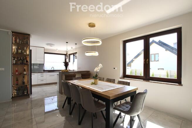 Nowoczesny dom 2024 z pompą ciepła i PV